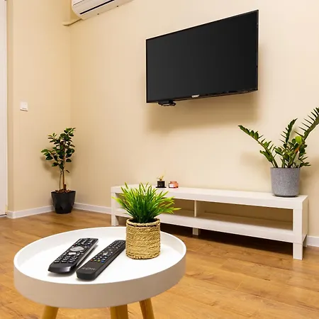 Serene Living In The Heart Of By Flat Mаnager 公寓